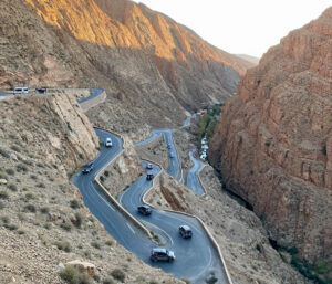 La Famosa Carretera con Curvas en Marruecos